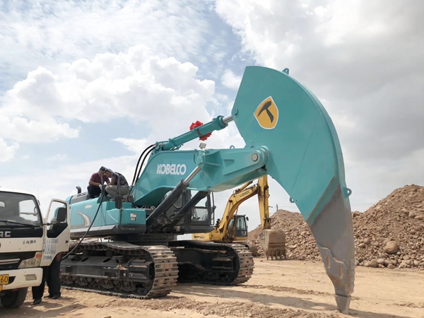 影响螳螂臂挖掘机价格因素哪些