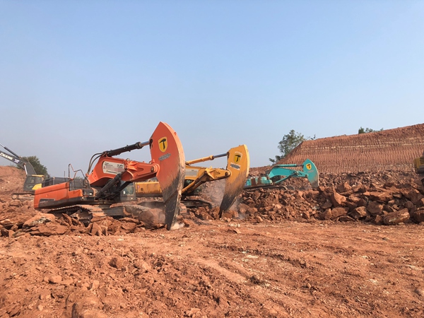 鹰嘴臂挖掘机出租公司应该怎么去选择